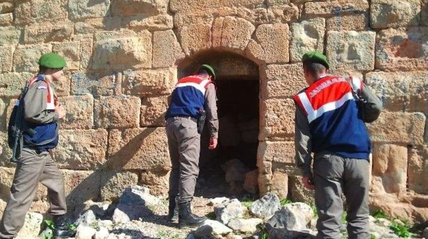 Mersin'de Jandarmadan Ka&ccedil;ak Kazı Operasyonu