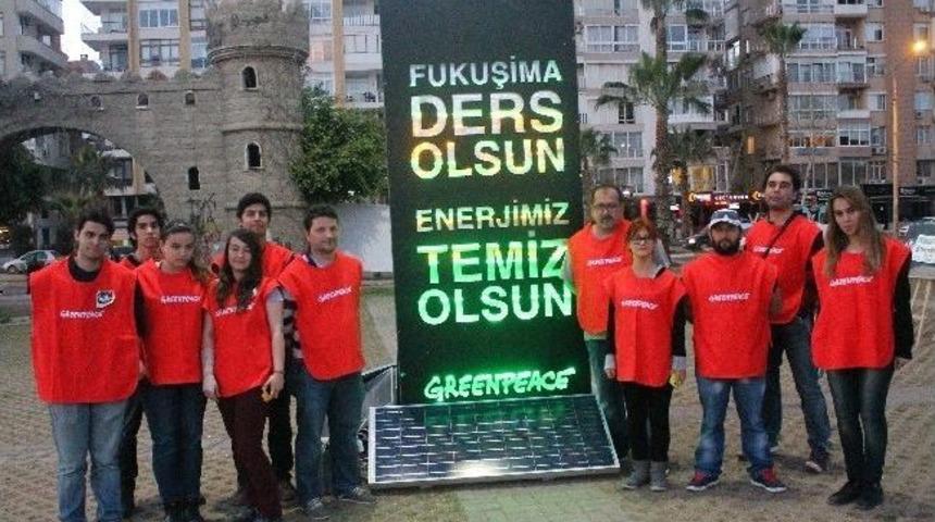 N&uuml;kleere Karşı Solar Enerji Kullanarak Işıklı Tabela Kurdular