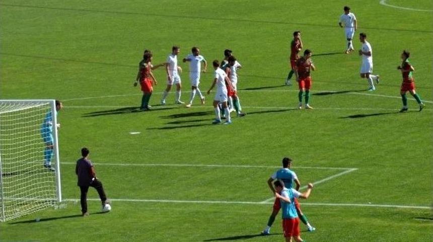 Akhisarlı Gen&ccedil;ler, Karşıyaka&rsquo;ya Direnemedi