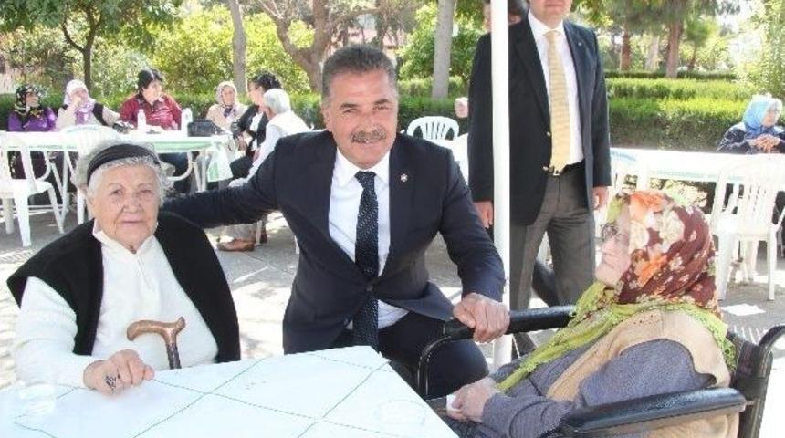 Başkan Tuna, Huzurevi Sakinleriyle Hoşg&ouml;r&uuml; Yemeğinde Buluştu