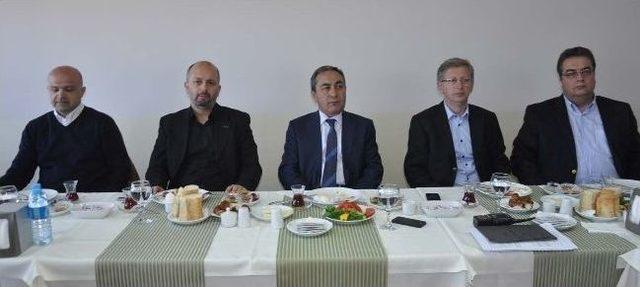 &Ccedil;anakkale Emniyet M&uuml;d&uuml;r&uuml; &Ouml;zden, Basın Mensuplarıyla Bir Araya Geldi 1