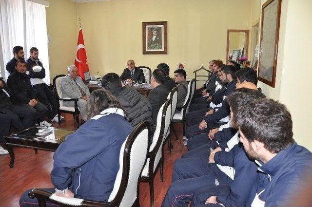 Sorgun Kaymakamı Levent Kılıç, Sorgun Belediyespor’u Makamında Kabul Etti