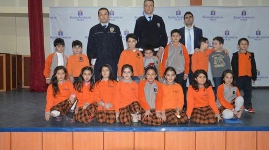 Sultan Alparslan Kolaji &Ouml;ğrencilerine Trafik Eğitim Semineri Verildi