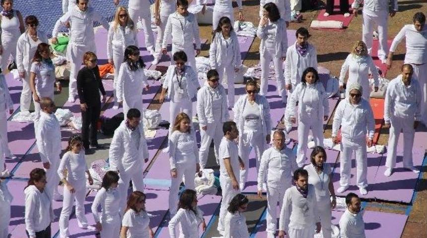 Sky Tower Hotel&rsquo;deki Yoga Festivaline B&uuml;y&uuml;k Katılım