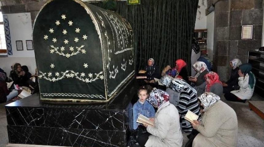 Ygs &Ouml;ncesi T&uuml;rbeleri Ziyaret Ettiler