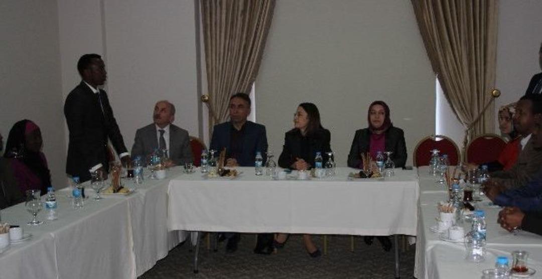 Bakan İslam Sakarya&rsquo;da Basın Mensuplarıyla Bir Araya Geldi