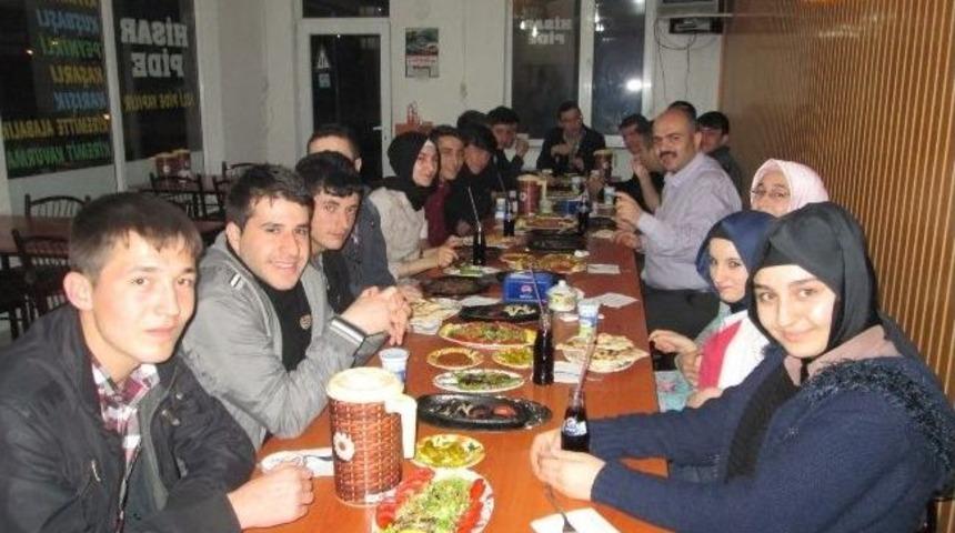 Hisarcık İmam Hatip Lisesi Son Sınıf &Ouml;ğrencilerine Moral Motivasyon Yemeği