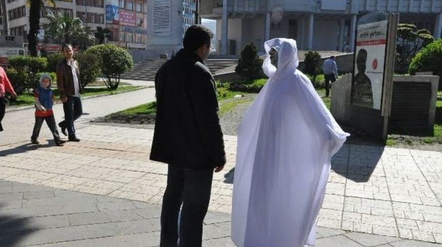 (&ouml;zel Haber) İşten &Ccedil;ıkarılınca Kefenli Eylem Yaptı