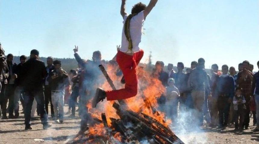 Nevruz Ateşi Yaktı: 5 Yaralı