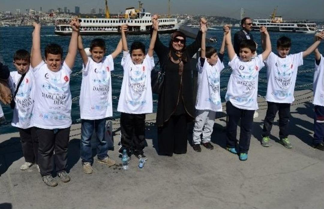 En &Ccedil;ok &Ccedil;ocukla Su Zinciri Rekoru Kırıldı