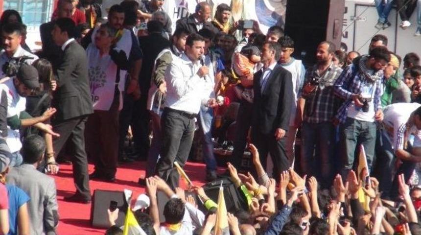 Kılı&ccedil;daroğlu'na "bozkurt İşareti" Tepkisi