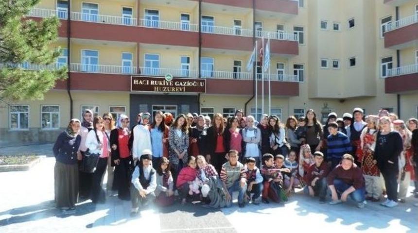 Melikgazi Belediyesi &Ccedil;ocuk Meclisinden Huzurevine Ziyaret