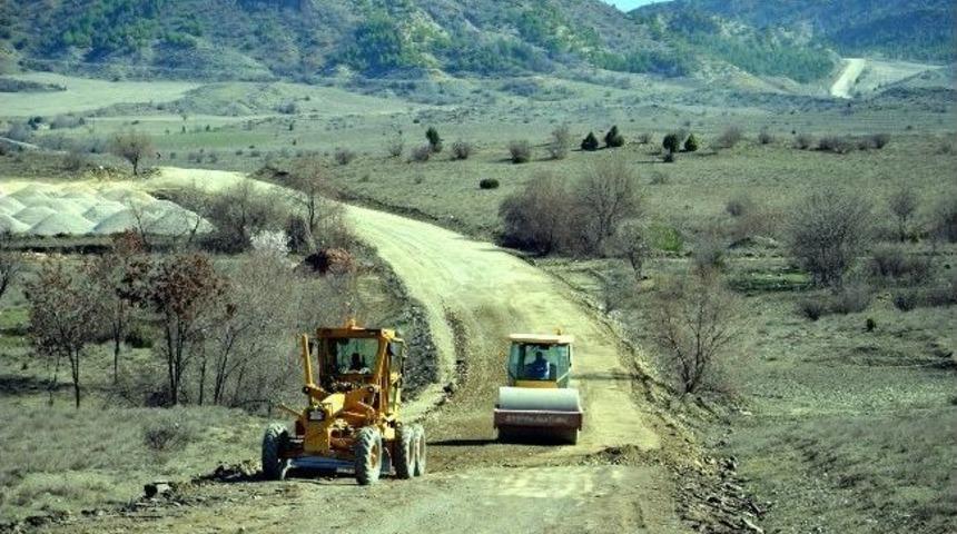 Osmancık-dodurga Yolunda &Ccedil;alışmalar Devam Ediyor