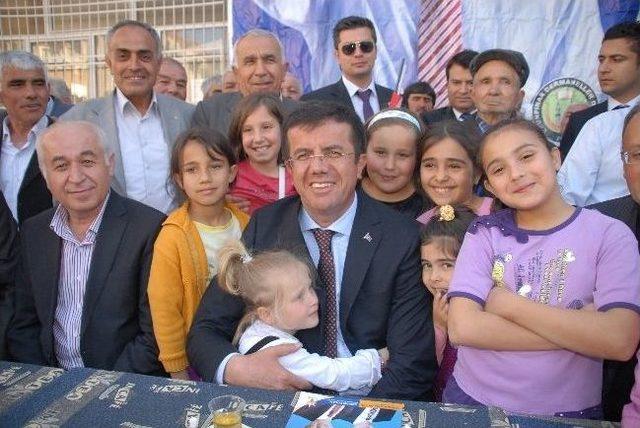 Bakan Zeybekci Doğduğu Beldeyi Ziyaret Etti