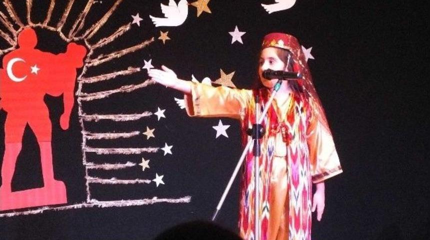 &Ouml;ğrencilerden &Ccedil;anakkale Şehitlerini Anma Gecesi