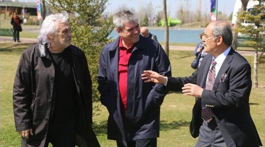 Uğur D&uuml;ndar, Yılmaz &Ouml;zdil Ve M&uuml;jdat Gezen Eskişehir&rsquo;e Hayran Kaldı