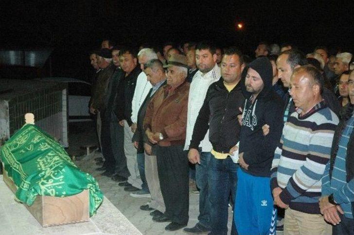 Minik Çınar Babasının Gözü Önünde Tankerin Altında Kaldı G1