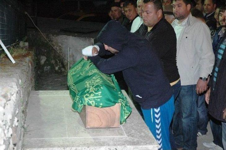 Minik Çınar Babasının Gözü Önünde Tankerin Altında Kaldı G3