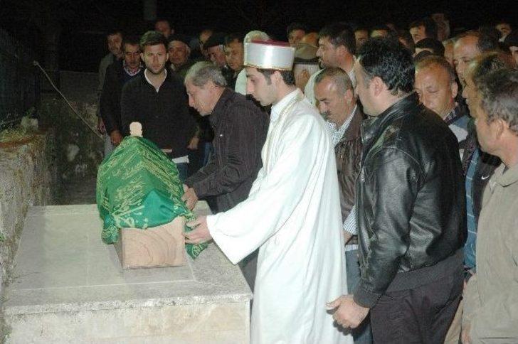 Minik Çınar Babasının Gözü Önünde Tankerin Altında Kaldı G5