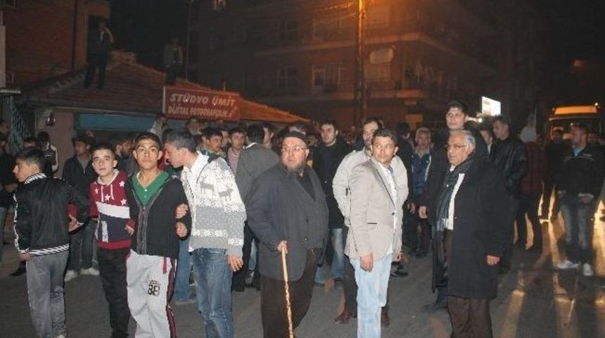 Suriyeli Sığınmacıların Hırsızlık Yaptığı İddiası Mahalleliyi Sokağa D&ouml;kt&uuml;