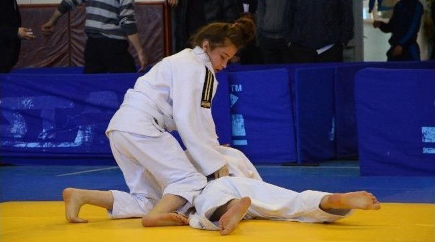 Yıldızlar Judo M&uuml;sabakaları Erzurum&rsquo;da Başladı