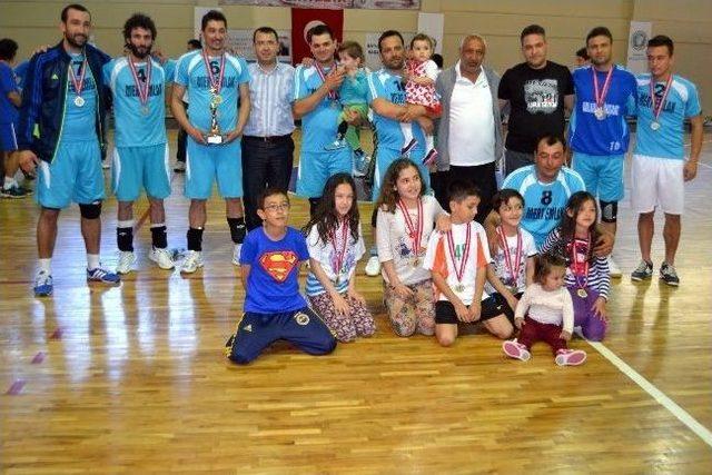 Datça Voleybol Turnuvasında Şampiyon Emecikspor Oldu