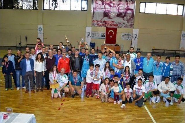 Datça Voleybol Turnuvasında Şampiyon Emecikspor Oldu