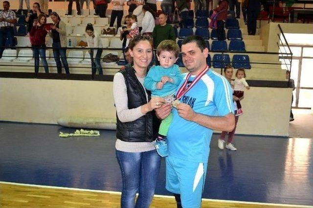 Datça Voleybol Turnuvasında Şampiyon Emecikspor Oldu