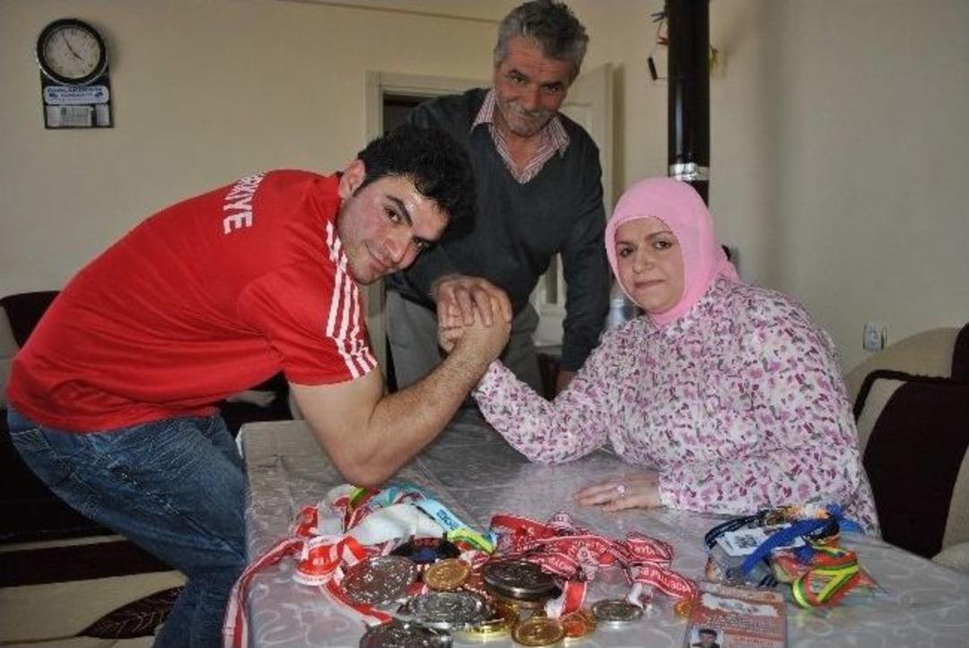 Bileği B&uuml;k&uuml;lmeyen Kardeşler