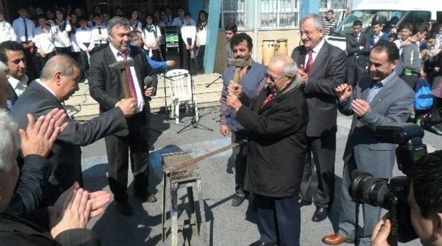 Aslıy&uuml;ce: &ldquo;nevruz G&ouml;n&uuml;llerin Aydınlandığı Bir G&uuml;n&rdquo;