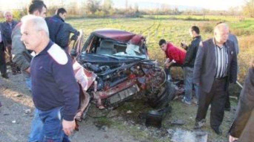 Otomobille Trakt&ouml;r &Ccedil;arpıştı: 4 Yaralı