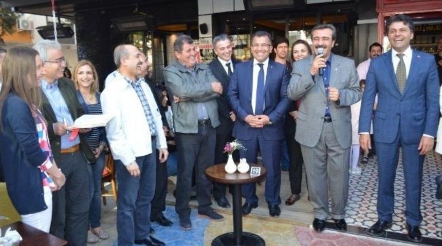 Adana&rsquo;da Chp Ve Ak Parti&rsquo;li Adaylar Karşılıklı &lsquo;jestleşti&rsquo;