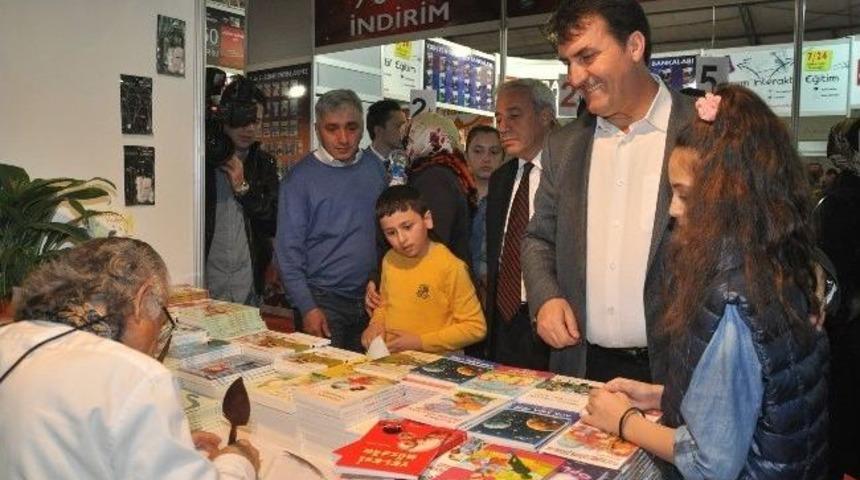 D&uuml;ndar Se&ccedil;im &Ccedil;alışmalarına Kitap Molası Verdi