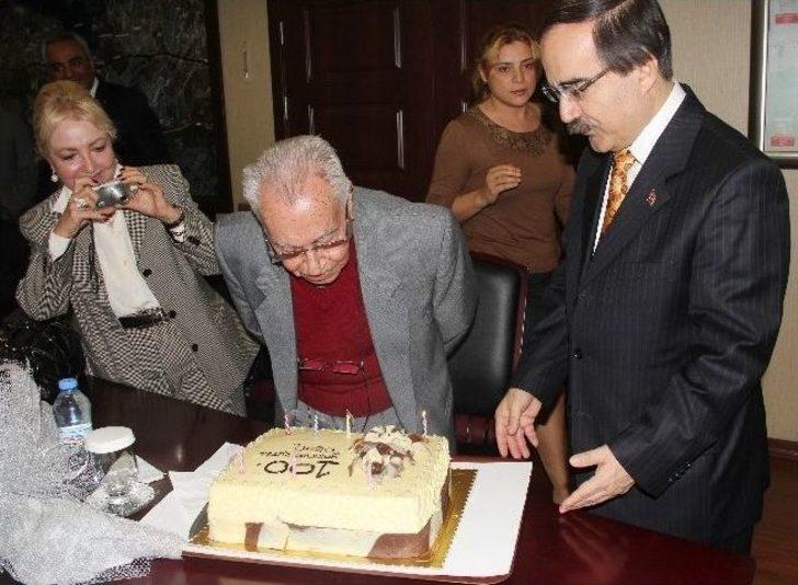 Vali Coş'tan 100. Yaş Günü Süprizi G1