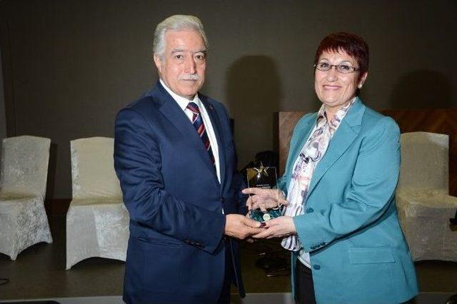 Aldırmaz&rsquo;dan Meclis &Uuml;yelerine Plaket 1
