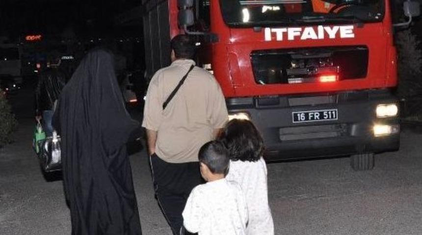 Otelde Yangın &Ccedil;ıktı, Nişan T&ouml;reni Yarıda Kaldı