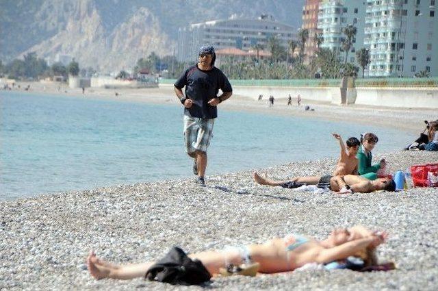 Antalya'da Deniz Sezonu Açıldı