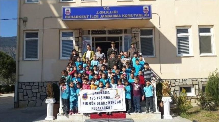 Buharkentli &Ouml;ğrencilerden Jandarmaya Ziyaret