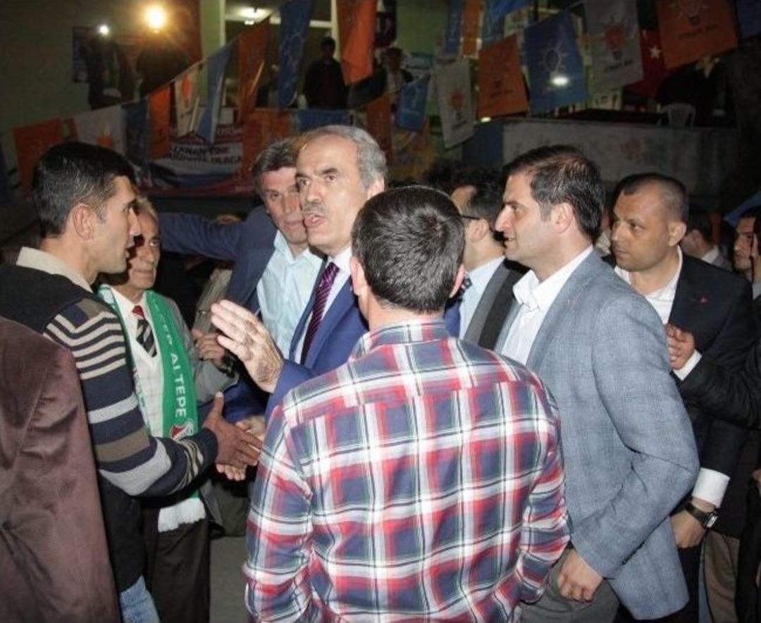 Altepe Ve Bayrak&rsquo;a Y&ouml;r&uuml;kali K&ouml;y&uuml;&rsquo;nde Meşaleli Karşılama