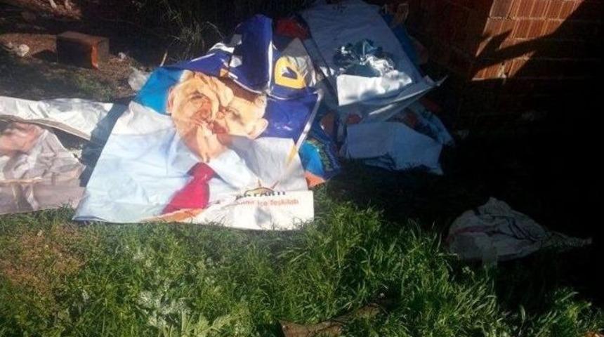 Bayındır'da Ak Parti Bayrakları &Ccedil;ayırdan &Ccedil;ıktı