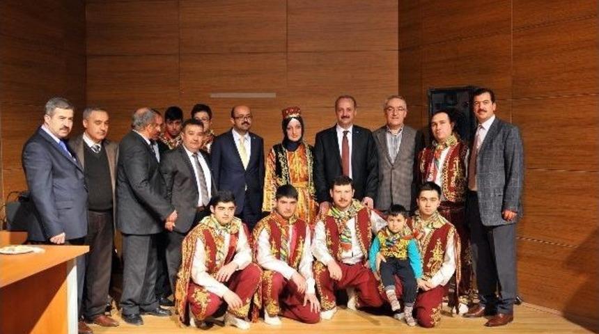 Akg&uuml;l, Yarenlerle Buluştu