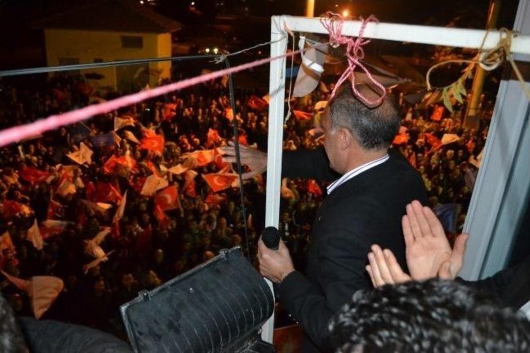 Miting Havasında Se&ccedil;im B&uuml;rosu Ziyareti
