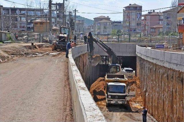 Darıca Okul Caddesi Tüneli Şekillendi