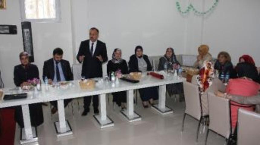 C&uuml;neyt Yıldız G&uuml;rsu&rsquo;daki Girişimci İş Kadınları İle Buluştu