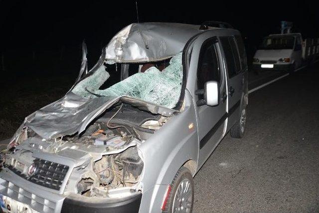 Kamyonet Ata &Ccedil;arptı: 3 Yaralı 1