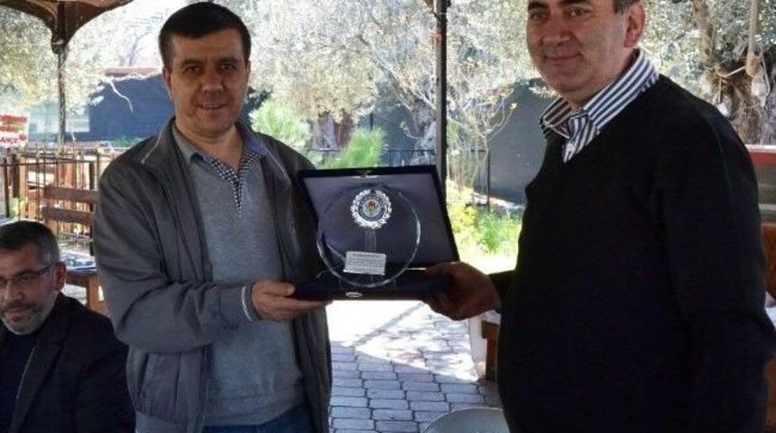 Atanur &Ccedil;ağlayan H&uuml;z&uuml;n Ve Sevin&ccedil;le Edremit&rsquo;ten Yeni G&ouml;rev Yerine Yolcu Edildi