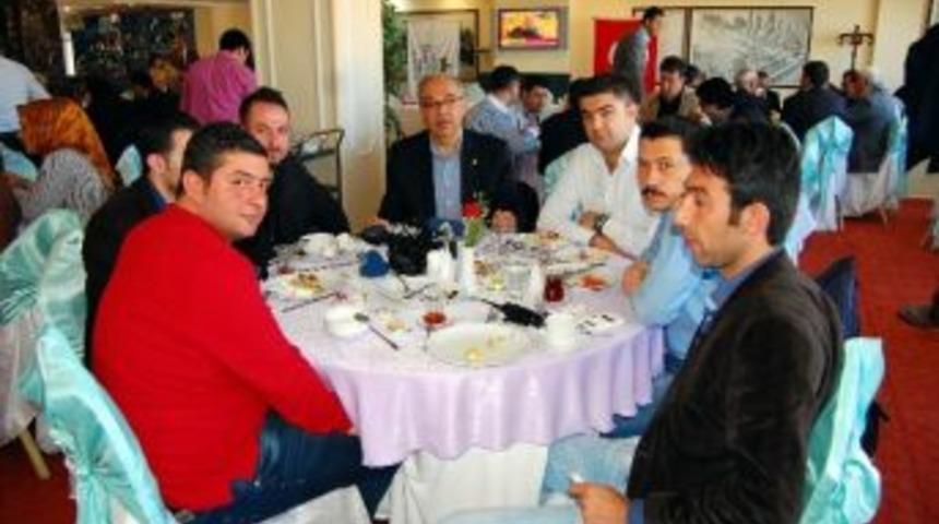 Ak Partililer Basın Mensuplarıyla Bir Araya Geldi