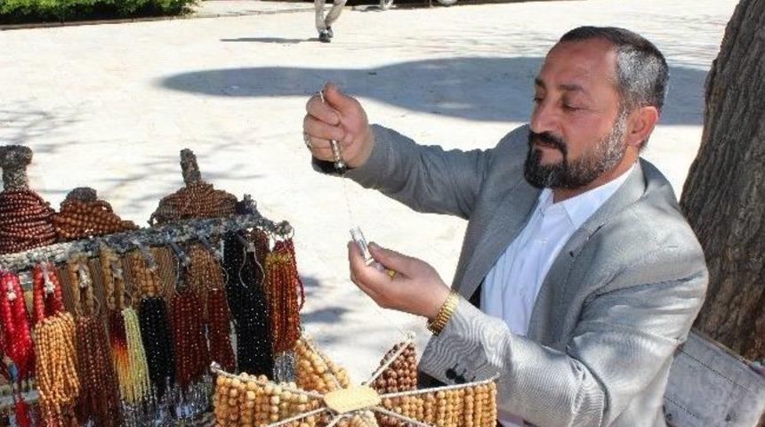 &Ccedil;eyrek Asırlık Kokucu