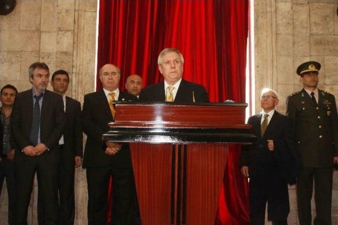 On Binlerce Fenerbah&ccedil;eli Anıtkabir'e Akın Etti