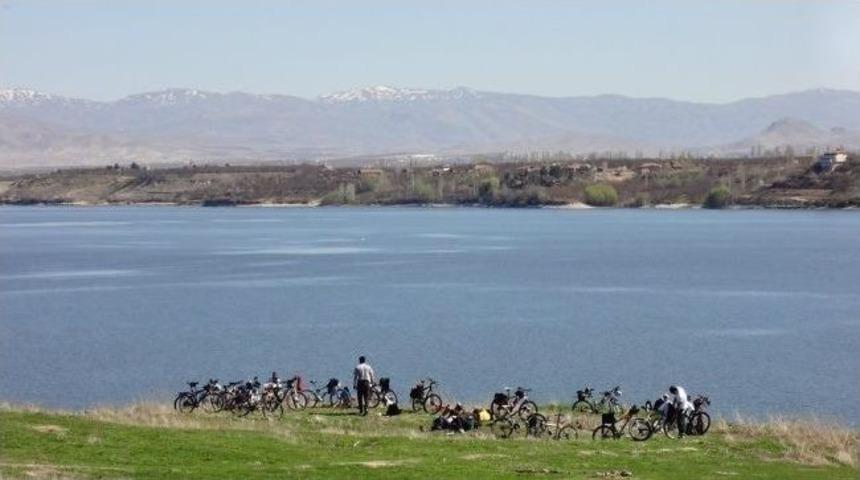 D&uuml;nya Su G&uuml;n&uuml; İ&ccedil;in Bisiklet Turu D&uuml;zenlendi
